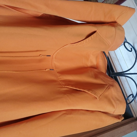 Under Armor Embroidered Graphic Long Sleeve Orange Sz. XL Hoodie - Picture 3 of 12